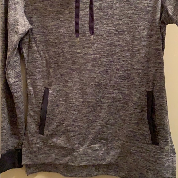 Sweatshirt never worn - Picture 3 of 3